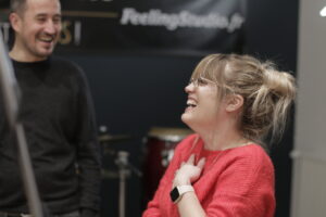 Team Building autour de la chanson ou du doublage de film, en studio ou sur votre lieu de séminaire.